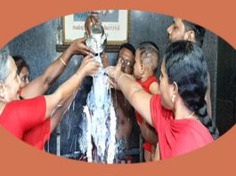 ஆதிபராசக்திக்கு 108 பெண்கள் பாலாபிஷேகம்