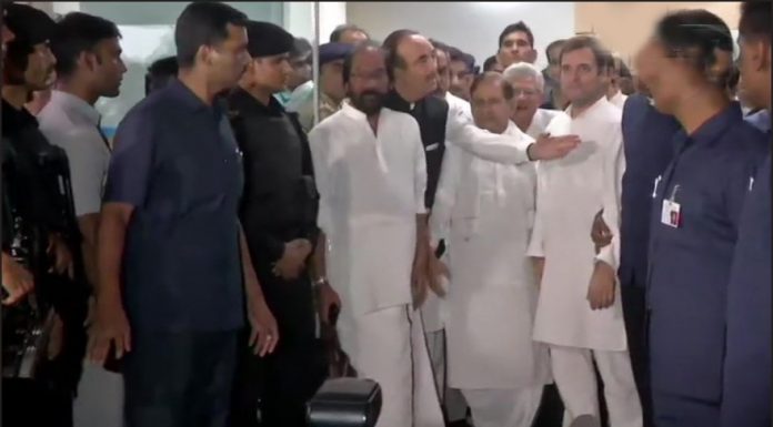 அன்பாய் கூப்பிட்டேன் அரசியலாக்கிவிட்டார்: காஷ்மீர் ஆளுநர் கதறல்