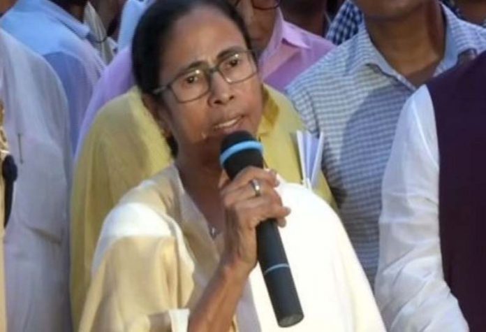 201909061748415429_Twitter-after-Mamata-says-Chandrayaan-2-is-to-divert_SECVPF