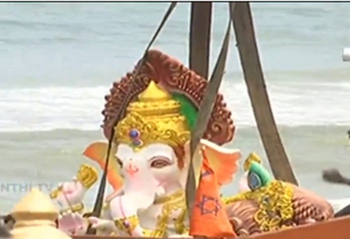 201909081459225874_Ganesha-statues-melt-beacch_SECVPF