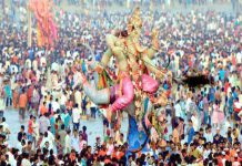 மும்பையில் விநாயகர் சிலை ஊர்வலம்: 50 ஆயிரம் போலீஸ் பாதுகாப்பு
