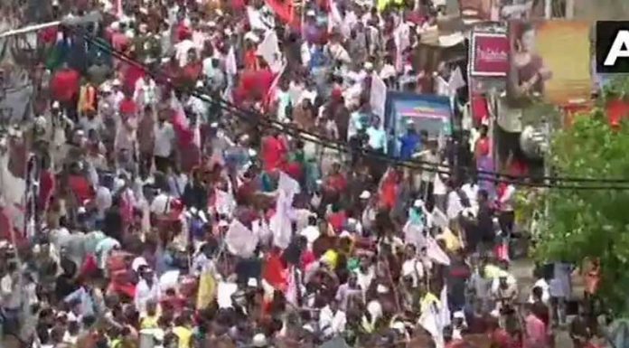 மே. வங்கத்தில் மார்க்சிஸ்ட்கள் மீது போலீஸ் தாக்குதல்