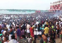 மகாளய அமாவாசை: தர்ப்பணம் கொடுக்க குவிந்த பக்தர்கள்