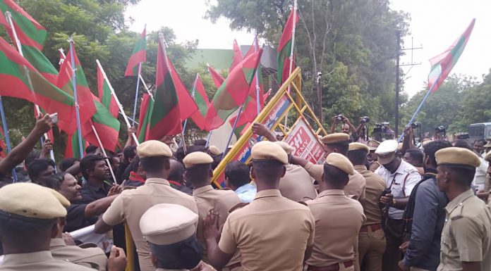 நெல்லை ஆட்சியர் அலுவலகத்தில் தமமுக தள்ளுமுள்ளு