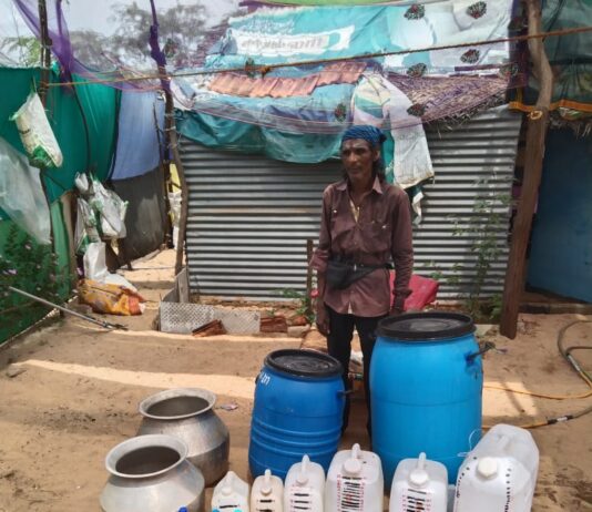 ஊரடங்கு பிசினஸ்: வீட்டில் சாராயம் தயாரித்தவர் கைது