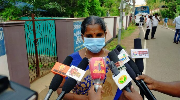 எஸ்.ஐ.யால் தாக்கப்பட்ட இளைஞரின் தாய் கலெக்டரிடம் மனு