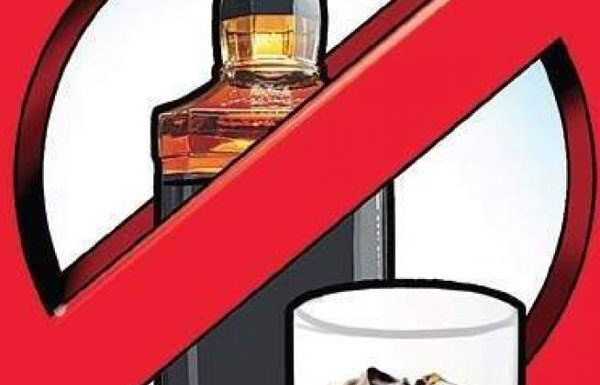 திருச்செந்தூரில் போதைக்காக சானிடைசர் குடித்த இருவர் பலி