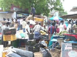 கொரோனா பரப்பும் சூழலில் செய்துங்கநல்லூர் சந்தை