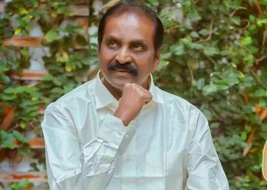 விருது வைரமுத்துவுக்கா, அவரது எழுத்துக்கா?