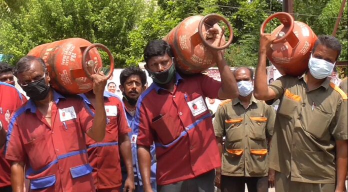 முன்களப் பணியாளராக அறிவிக்காவிட்டால் வேலைநிறுத்தம்: சிலிண்டர் டெலிவரி செய்வோர் அறிவிப்பு