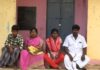 தீண்டாமை பாராட்டும் செயலருடன் சமாதானம் பேசும் மாவட்ட நிர்வாகம் ஊராட்சி தலைவர் தர்ணா