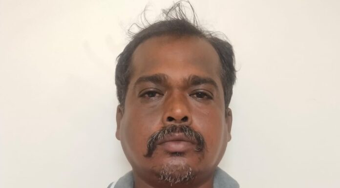 கார், பைக் ஷோரூம்களில் கொள்ளையடித்த நிர்வாண திருடன் கைது