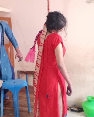 கணவனைப் பிரிந்த பெண் இரு மகள்களுடன் தூக்குப்போட்டு தற்கொலை