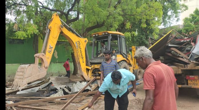 மதுரை மாநகராட்சி நிலத்தை ஆக்கிரமித்து நடத்திய உணவகம் ஜேசிபி மூலம் அகற்றம்