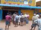 பார் உரிமையாளரிடம் ரூ.1.8 லட்சம் கேட்டு டாஸ்மாக் மூடல் – பேய்குளம் அருகே பரபரப்பு