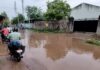 சாரல் மழைக்கே தாக்குப்பிடிக்காத மேலப்பாளையம் ரெட்டியார்பட்டி சாலை