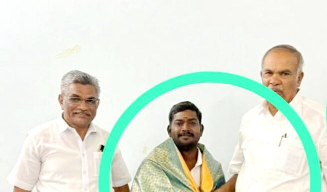 திசையன்விளையில் போலீஸ் பிடித்த பைக்குக்கு பேரம் பேசிய திமுக செயலாளர்