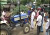மணல் கொள்ளையை தடுத்த முன்னாள் அமைச்சர் மீது டிராக்டர் ஏற்றிக்கொல்ல முயற்சி