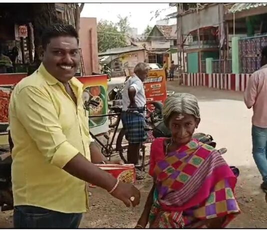 சாத்தான்குளத்தில் தமிழக வெற்றி கழகத்தினர் கொண்டாட்டம்