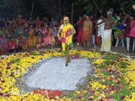 ஞானியார்குடியிருப்பு கோவில் கொடை விழாவை முன்னிட்டு பூக்குழி திருவிழா