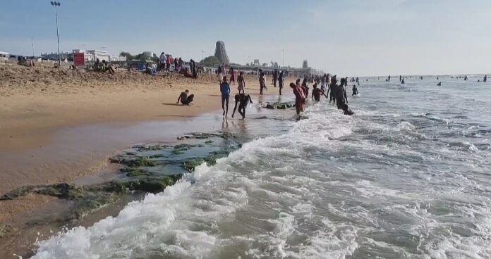 திருச்செந்தூரில் கடல் உள்வாங்கியதால் பரபரப்பு