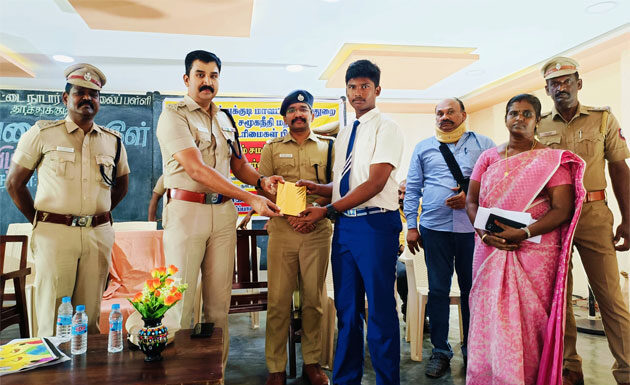 தூத்துக்குடி பள்ளியில் மாவட்ட எஸ்பி விழிப்புணர்வு