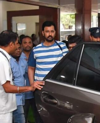 ஓராண்டு சிகிச்சைக்கு பின் மு.க.அழகிரி மகன் வீடு திரும்பினார்