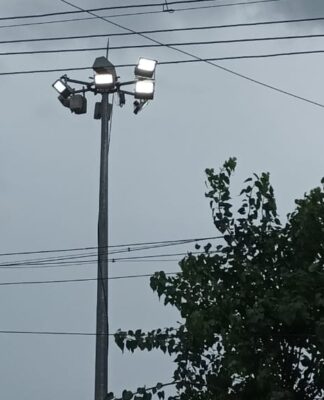 கோவில்பட்டியில் பகலில் எரியும் தெரு விளக்குகள்