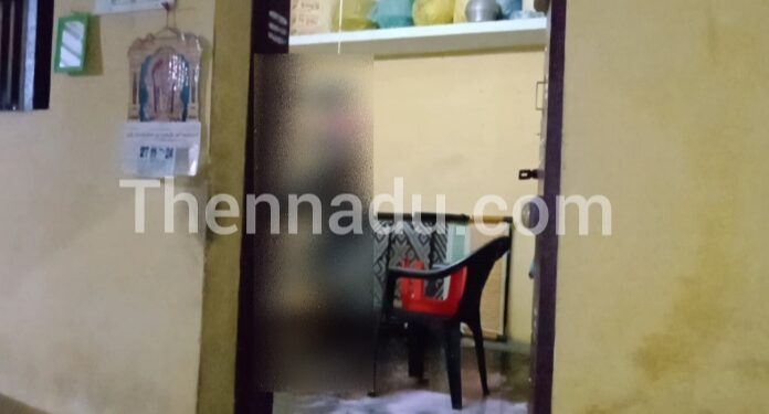 சாத்தான்குளம் அருகே பூட்டிய வீட்டில் மர்ம மரணம்..! அழுகிய நிலையில் உடல் மீட்பு..!