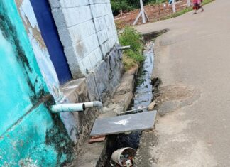 தூர்வாராத கழிவுக் கால்வாய்களால் குழந்தைகளுக்கு காய்ச்சல்