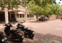 வக்கீல் மீது வழக்கு கோர்ட்டு புறக்கணிப்பு