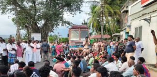 சாலையை செப்பனிடக்கோரி சாலை மறியல்