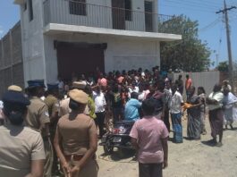 தூத்துக்குடி அருகே திறக்கவிருந்த மதுக்கடையை மறித்து தடுத்த மக்கள்
