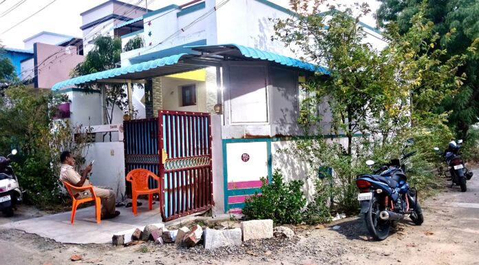 பள்ளியிலிருந்து பிள்ளையை அழைத்து வருவதற்குள் வீடுபுகுந்து நகை கொள்ளை