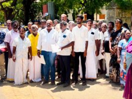 முக்கூடலில் போதை வியாபாரிக்கு துணை போகும் போலீஸ்