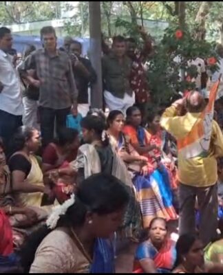 ஆயிரம் ரூபாய் ஊதியம் கேட்டு ரப்பர் கழகம் முற்றுகை