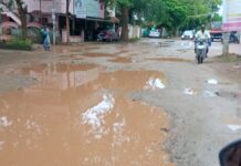 சேவியர் காலனியில் சேறும் சகதியும் ஆன சாலை – பாதாள சாக்கடை திட்டத்தின் பரிதாபம்