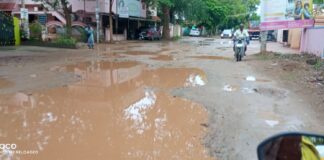 சேவியர் காலனியில் சேறும் சகதியும் ஆன சாலை – பாதாள சாக்கடை திட்டத்தின் பரிதாபம்