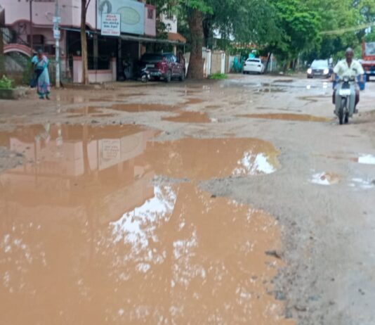 சேவியர் காலனியில் சேறும் சகதியும் ஆன சாலை – பாதாள சாக்கடை திட்டத்தின் பரிதாபம்